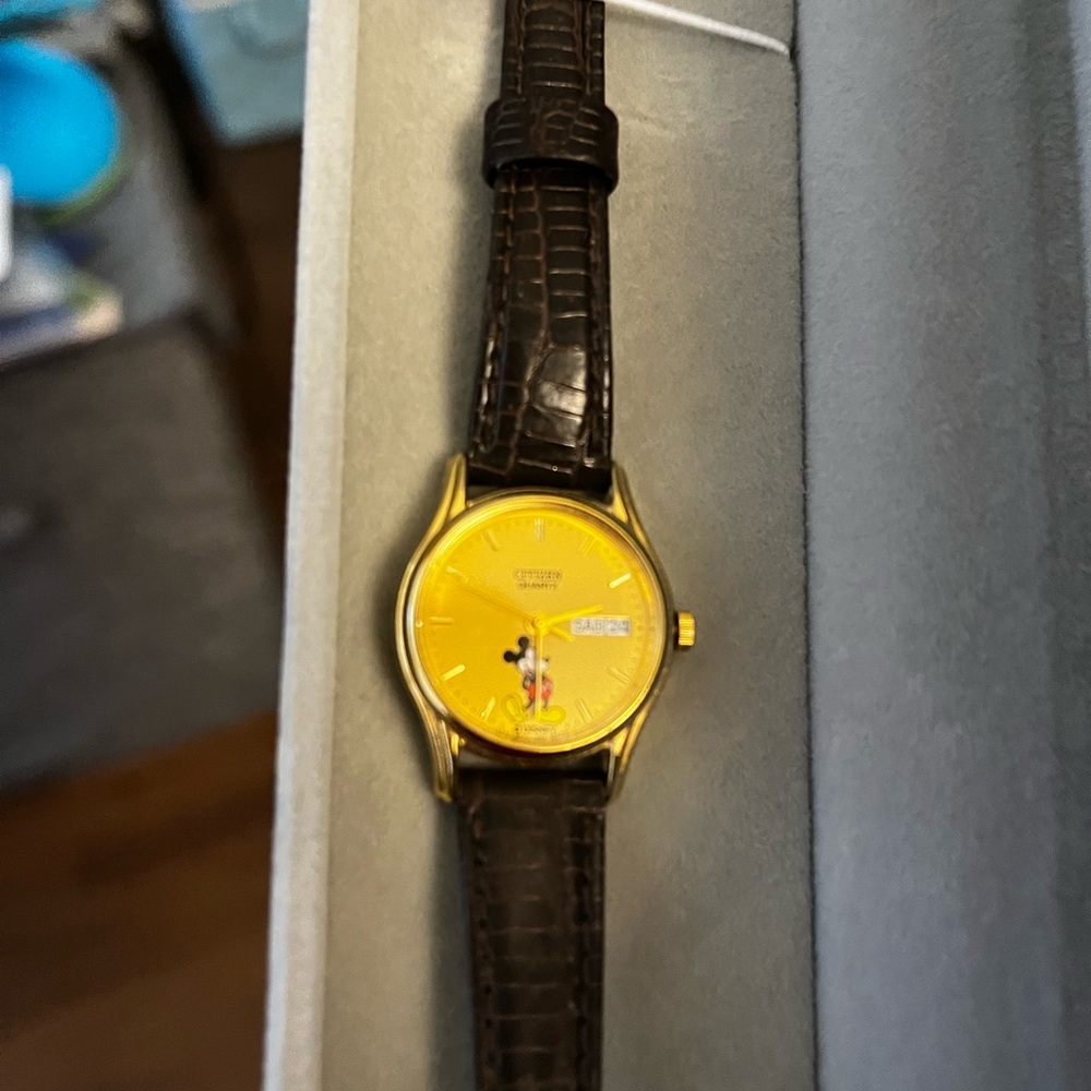 Stunning Rare Mickey Mouse Mint Running Condition Citizen Gold Toned Brown Strap
